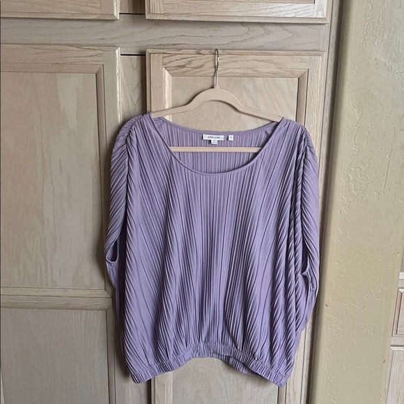 🌺 3/$30| Chico’s Pleated Bubble Hem Top - Picture 5 of 9